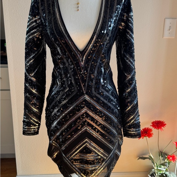 Dress Express Black and Gold Sequin Long Sleeve Dress - Picture 1 of 8